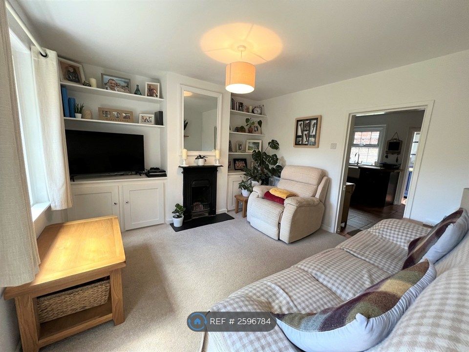 Property photo 1 of 7 Living Room