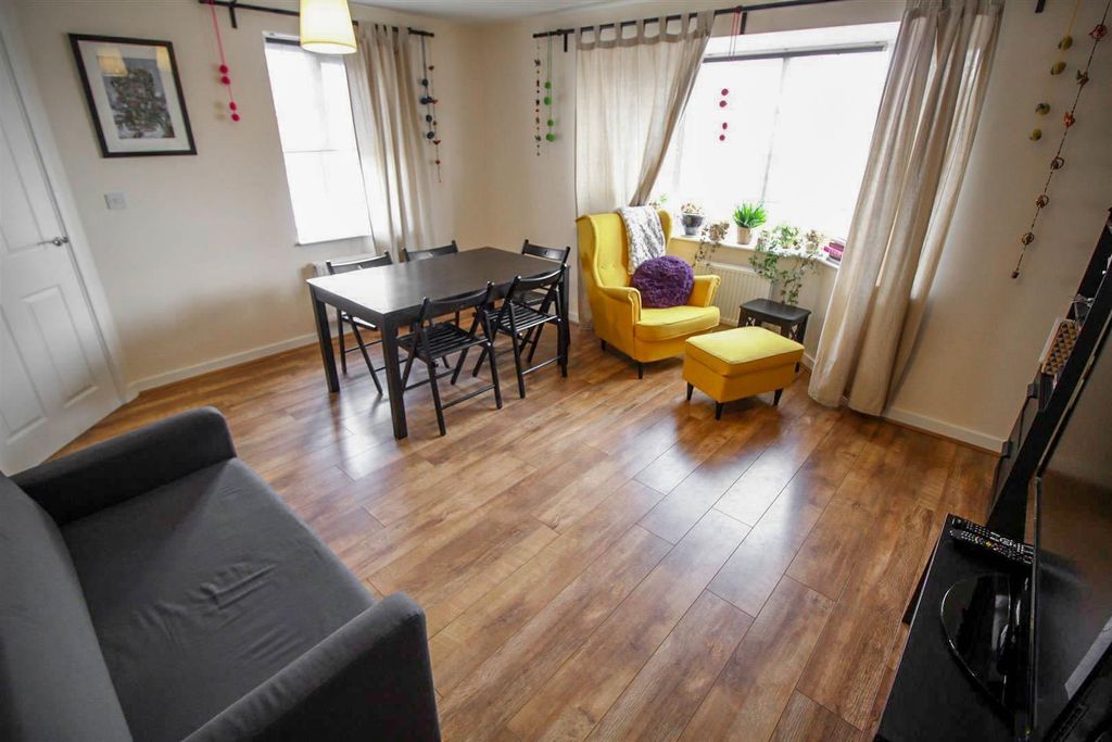 Property photo 2 of 15 Lounge