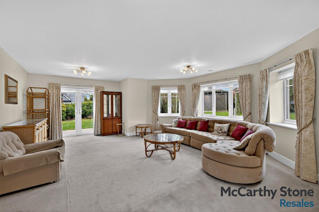 Property photo 3 of 23 8682661-Interior01-800.Jpg