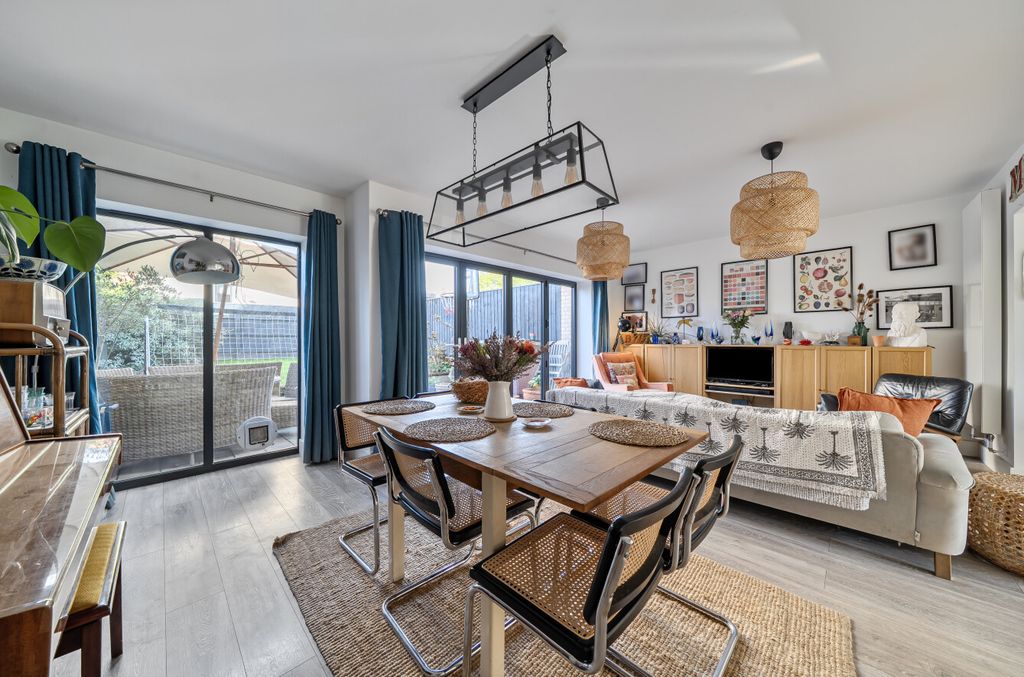 Property photo 2 of 22 Living/Dining Room