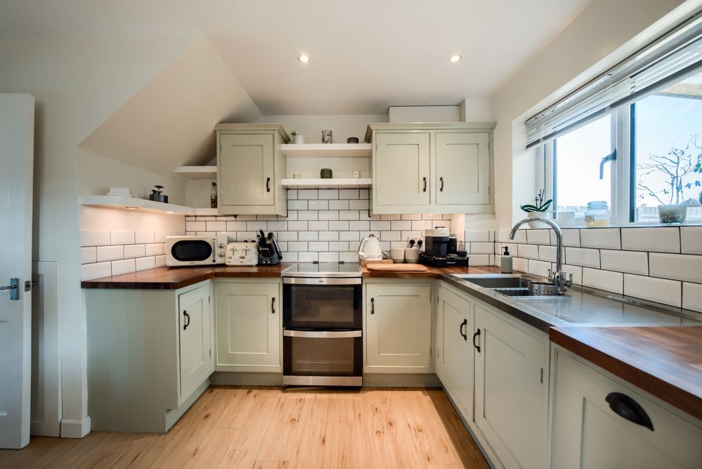 Property photo 2 of 17 Xt5A1726-Hdr(3)