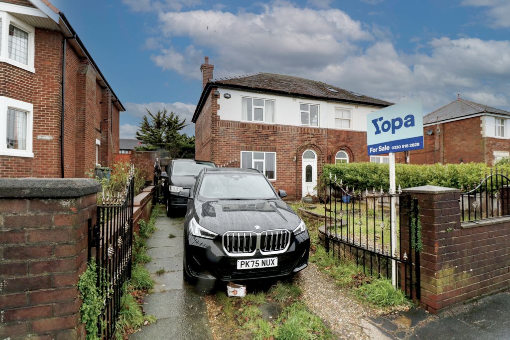 Property photo 1 of 10 Exterior Front