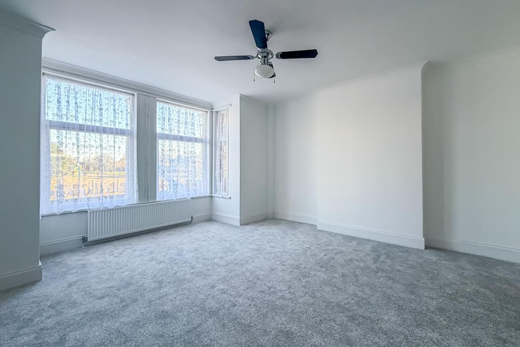 Property photo 2 of 24 Lounge