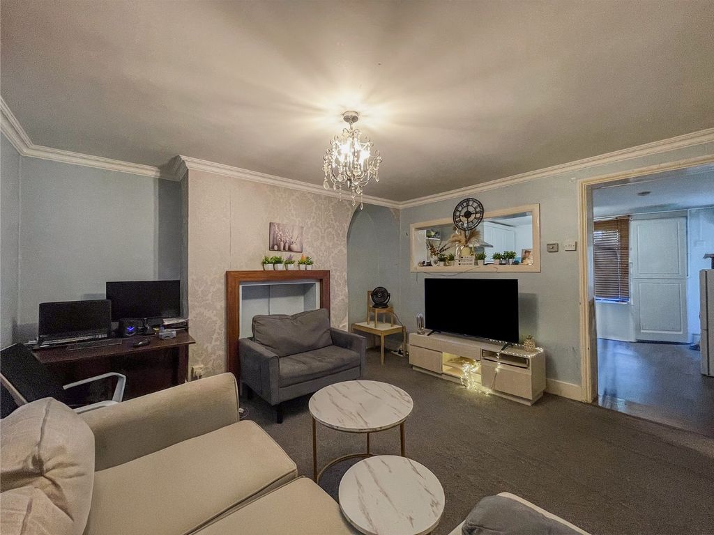 Property photo 2 of 10 4435524