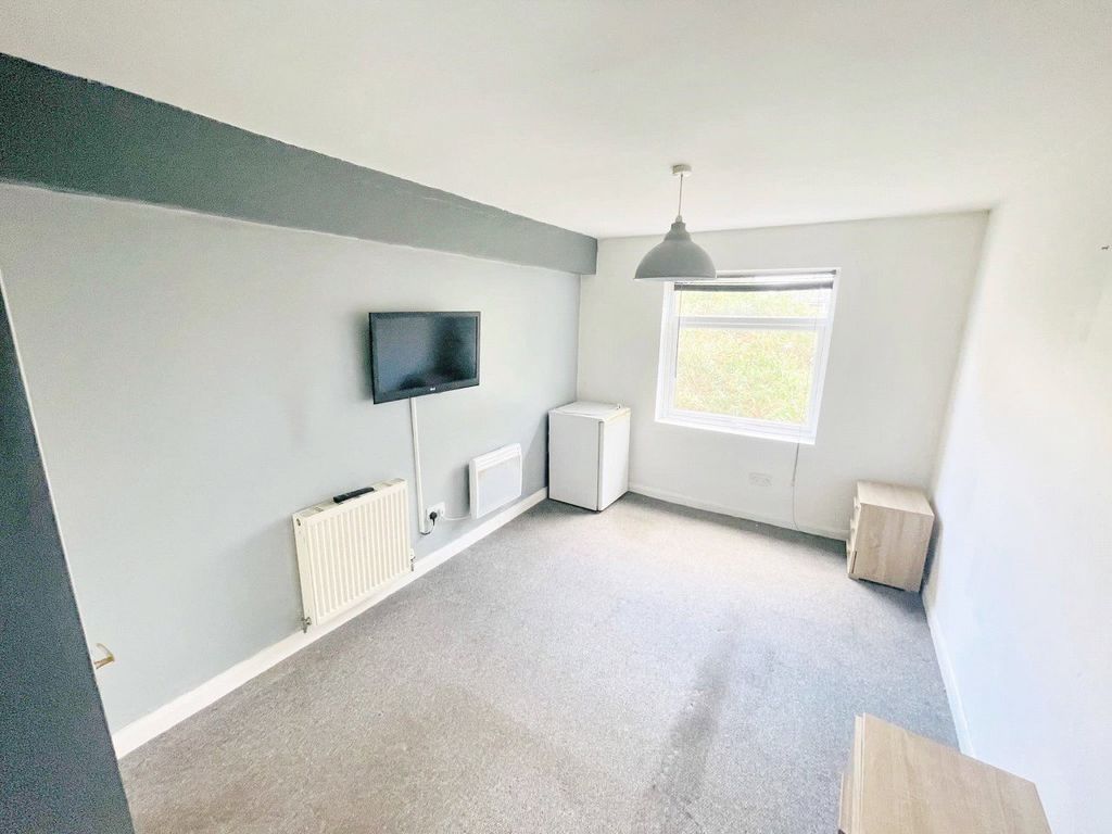 Property photo 2 of 16 Picture No. 04