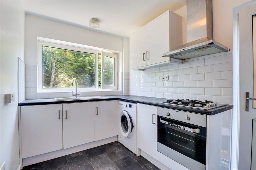 Property photo 3 of 11 Kitchen