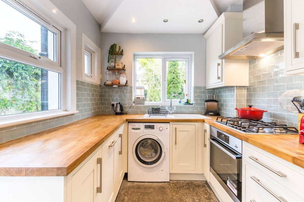 Property photo 3 of 11