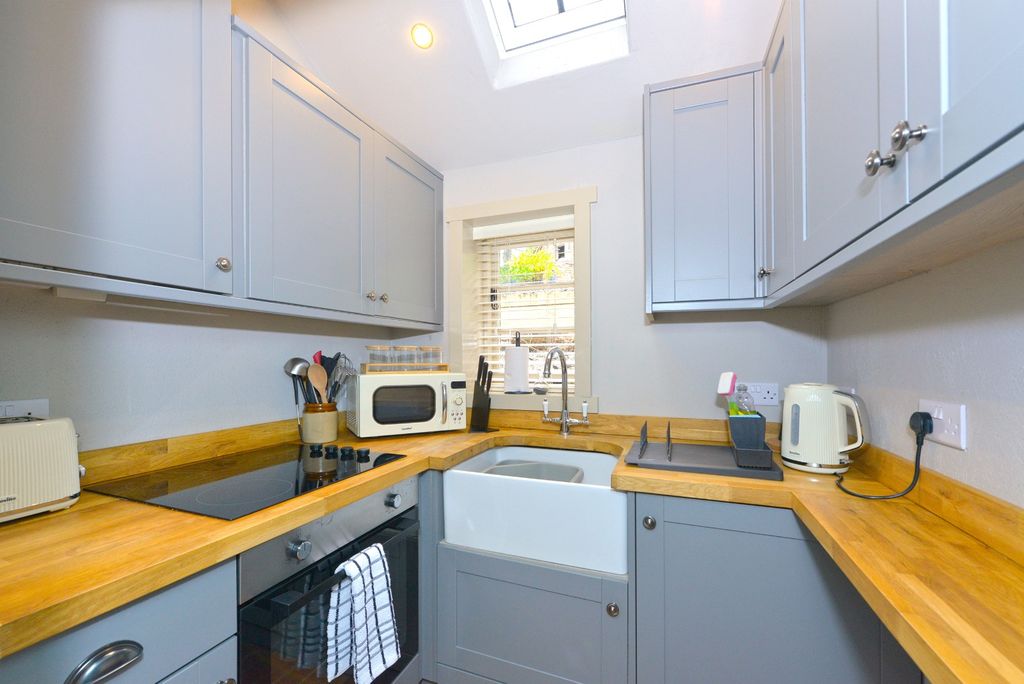 Property photo 3 of 41 4307557