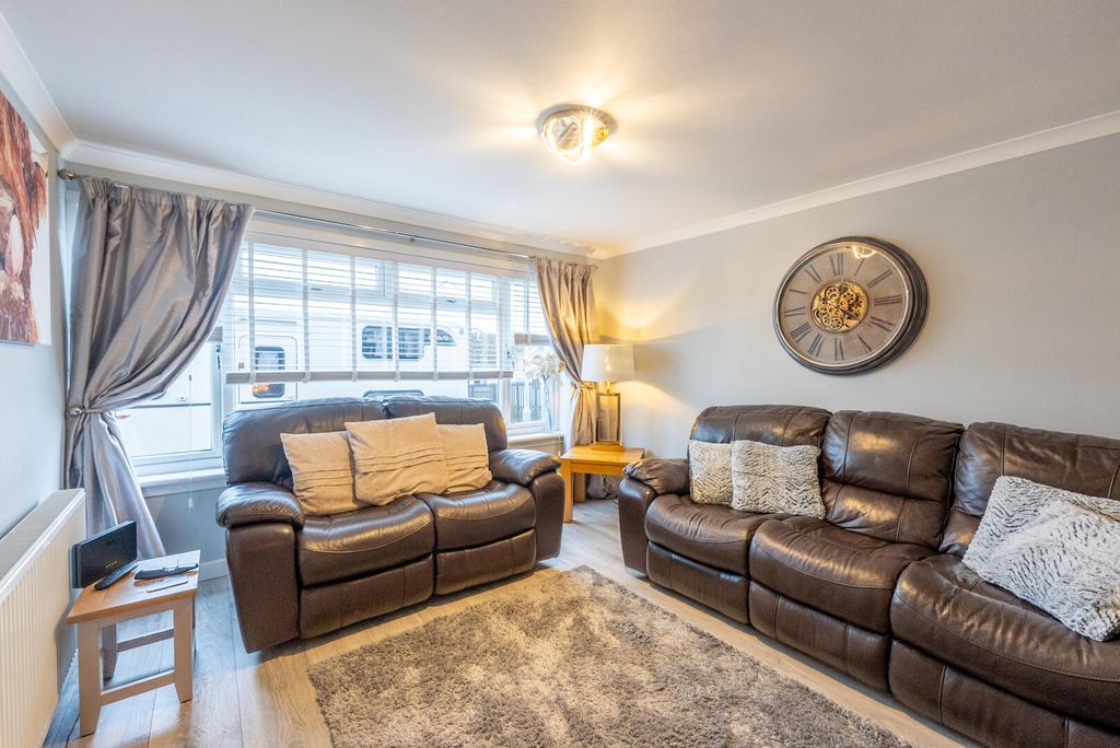 Property photo 3 of 28 Living Room