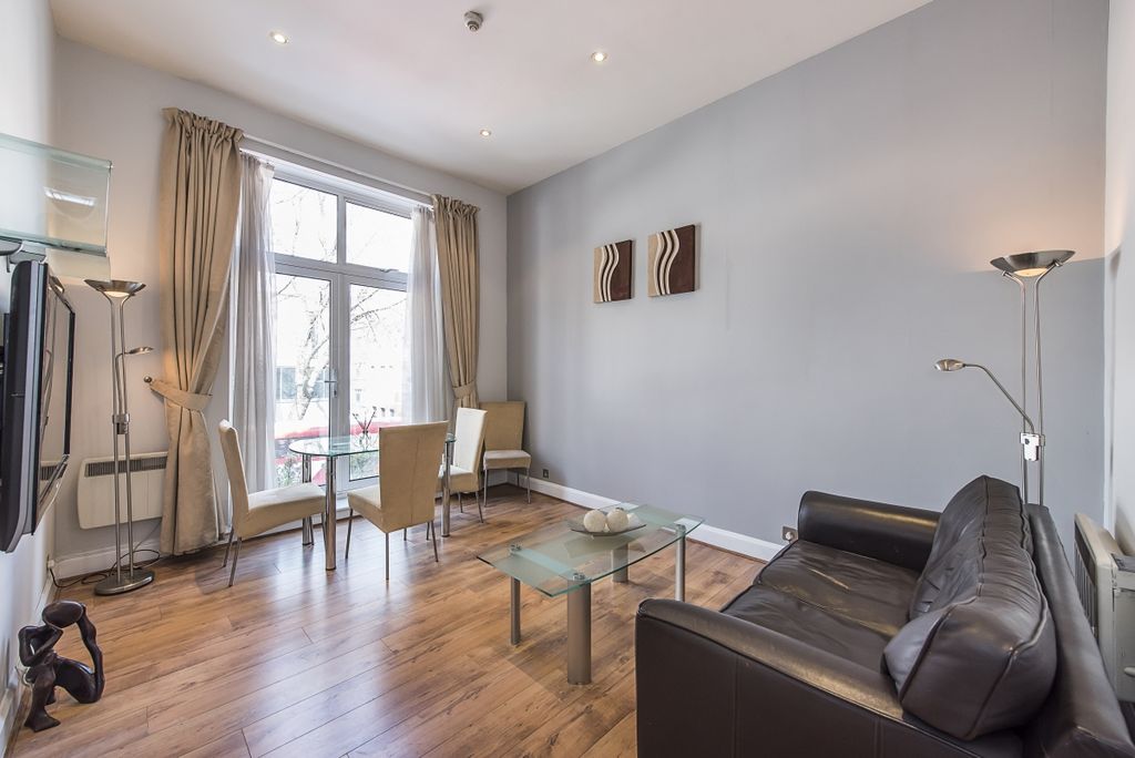 Property photo 1 of 9 Theobalds Road