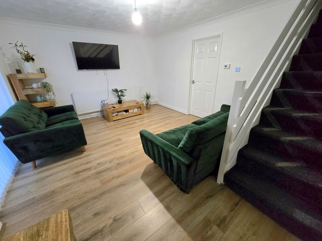 Property photo 2 of 24 Lounge