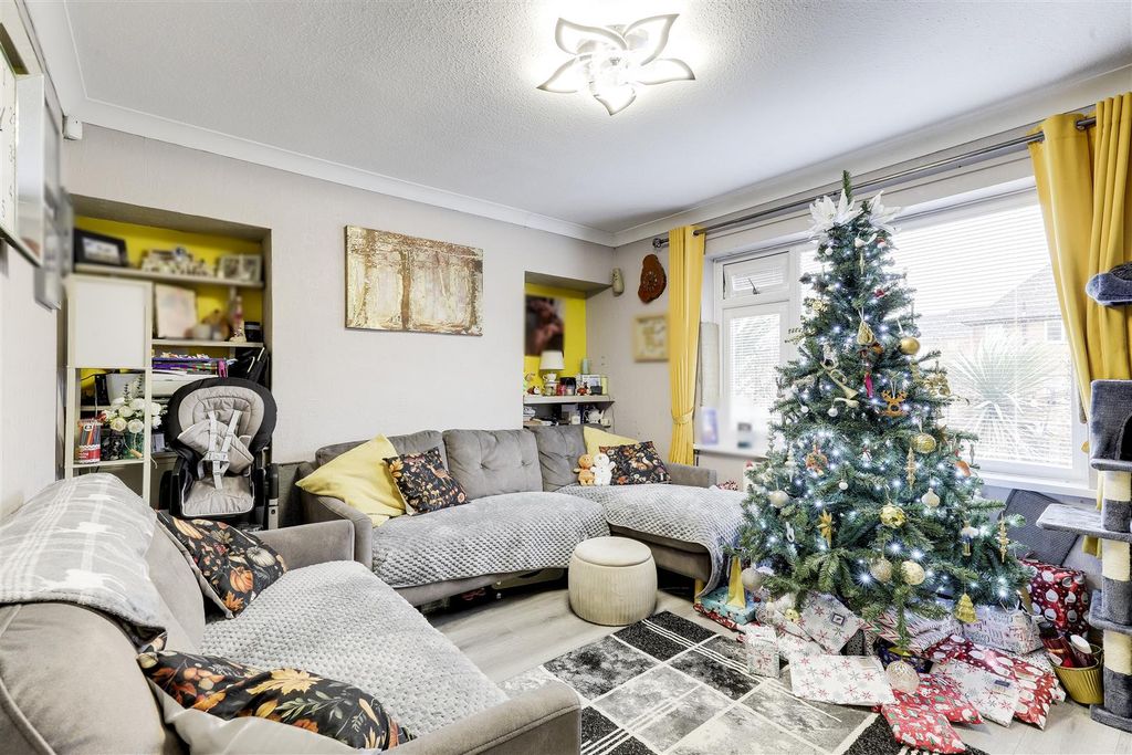 Property photo 2 of 17 1549.Jpg