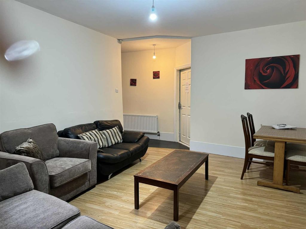 Property photo 3 of 13 d7A8Ad6B-5632-4d0E-9c62-07Fa44844613.Jpeg