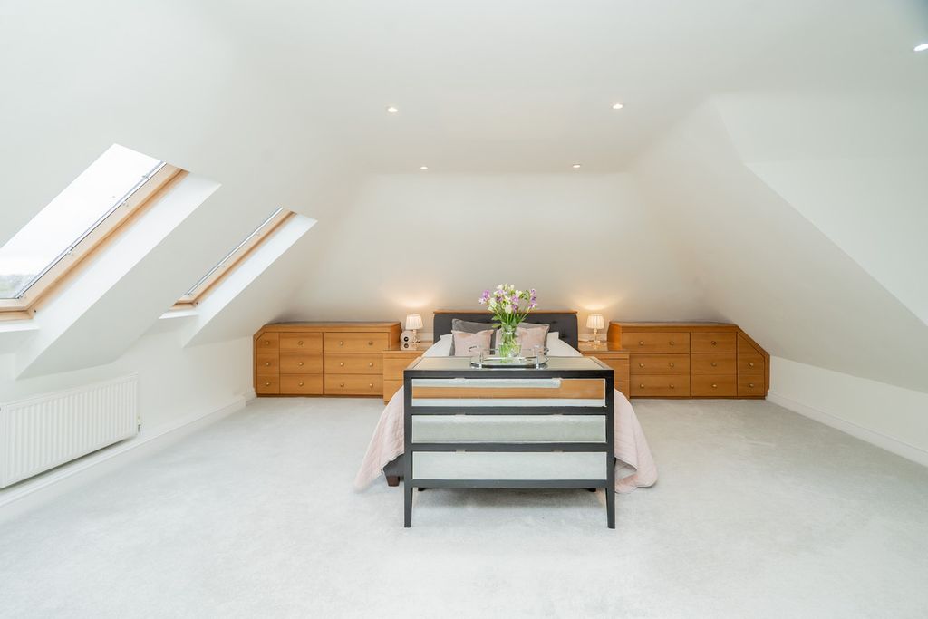 Property photo 3 of 43