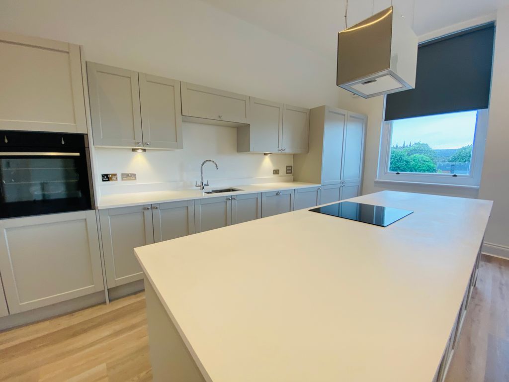 Property photo 3 of 8 Kitchen