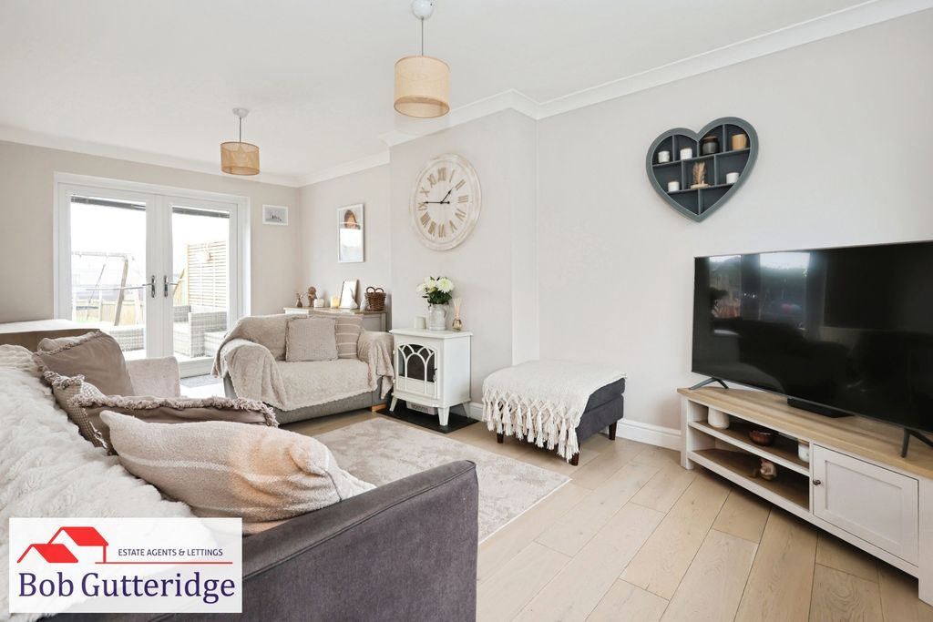 Property photo 2 of 36 Through Lounge / Diner