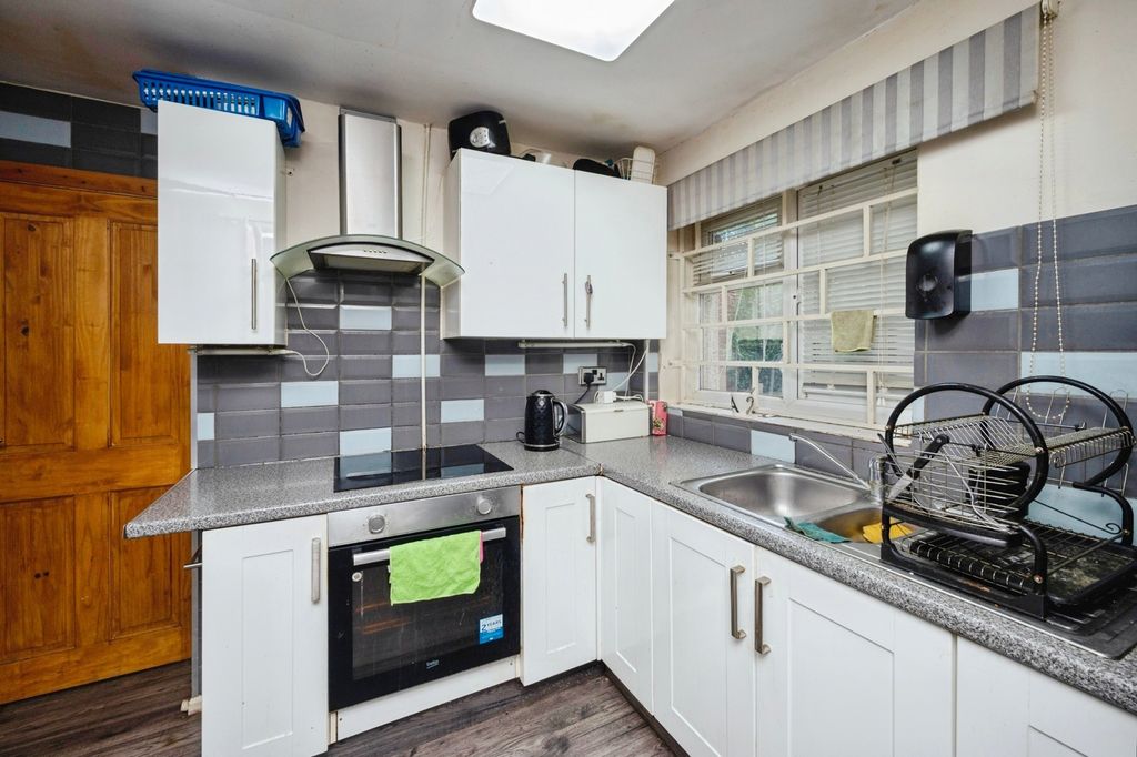 Property photo 3 of 20 Kitchen