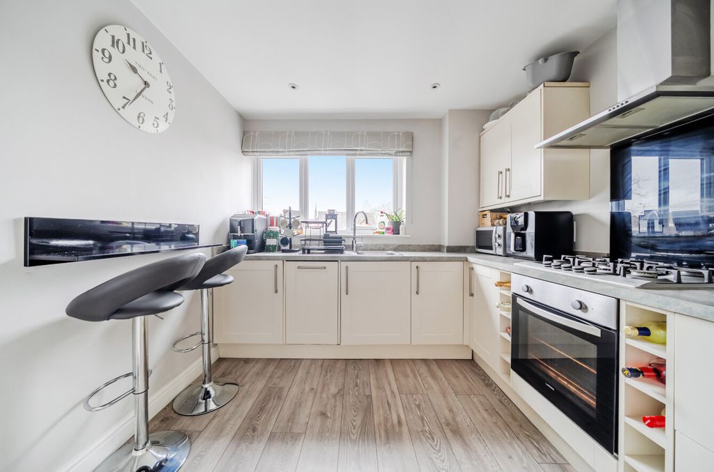 Property photo 3 of 13 1397092-10-6960d3...