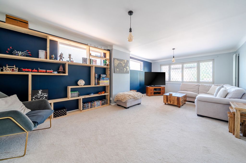 Property photo 2 of 14 1488533-11-6A4d16...