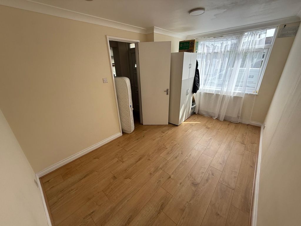 Property photo 2 of 10 (9)