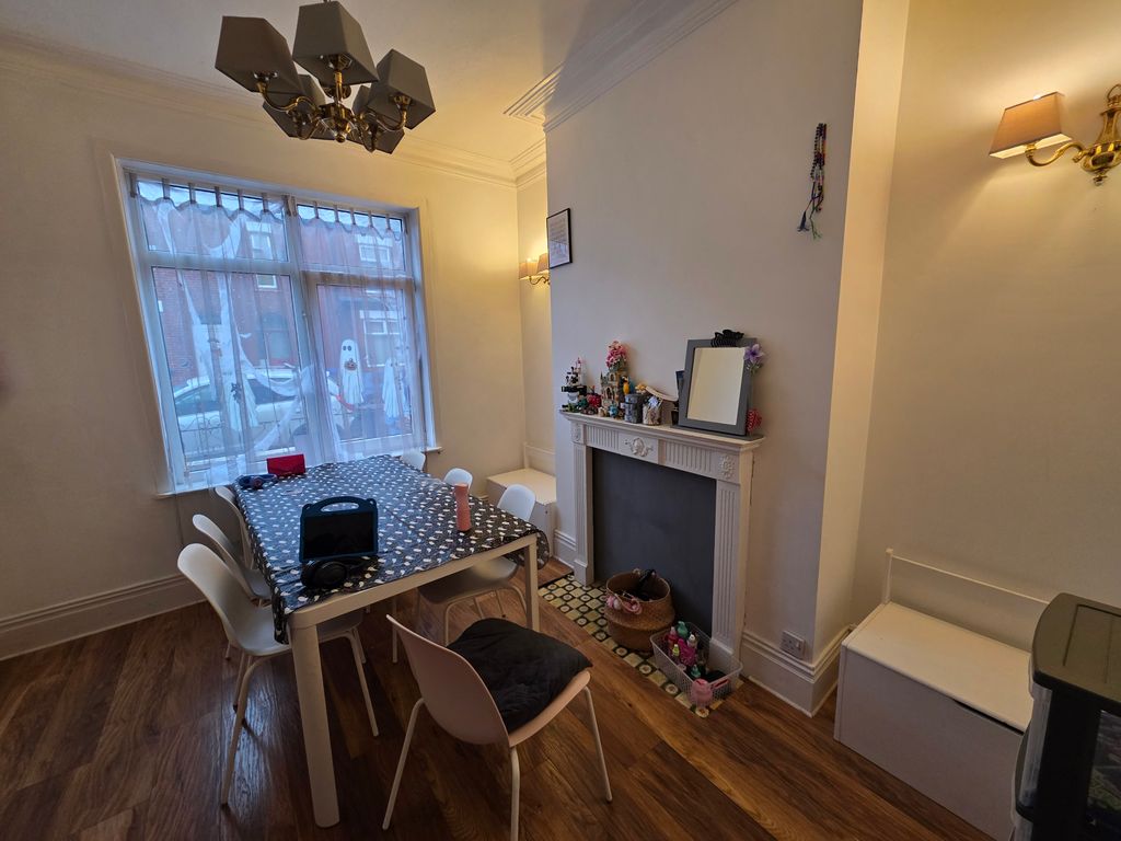 Property photo 3 of 11 Front Room