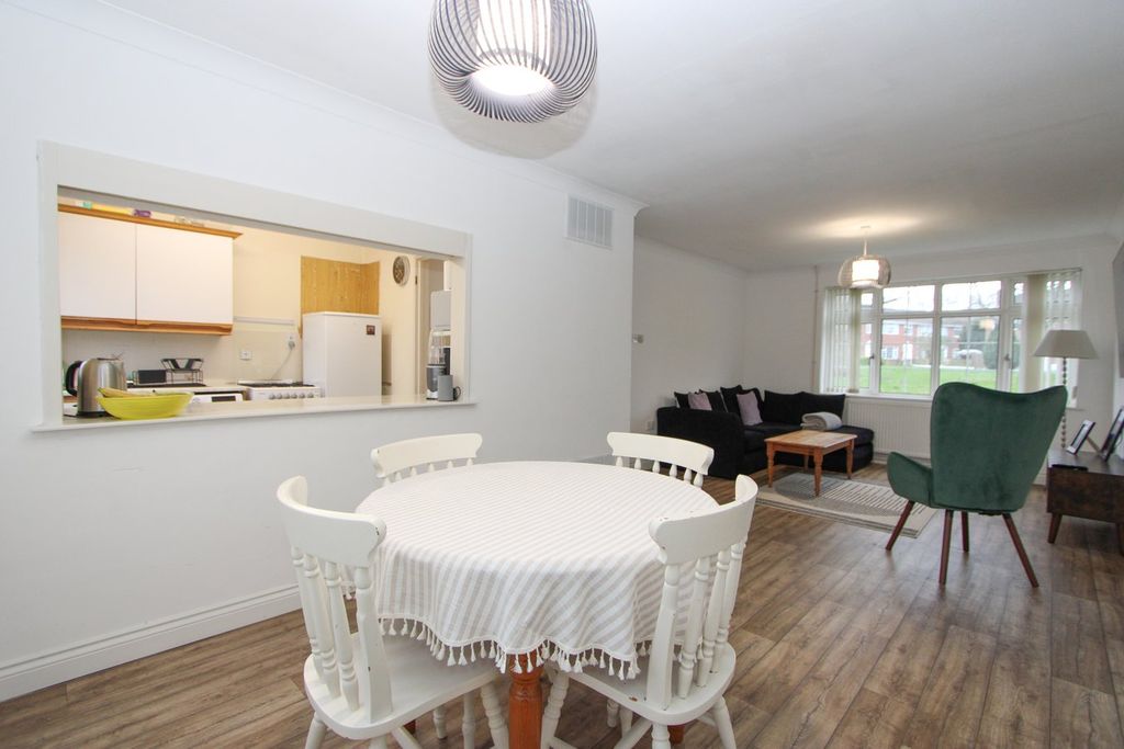 Property photo 3 of 23