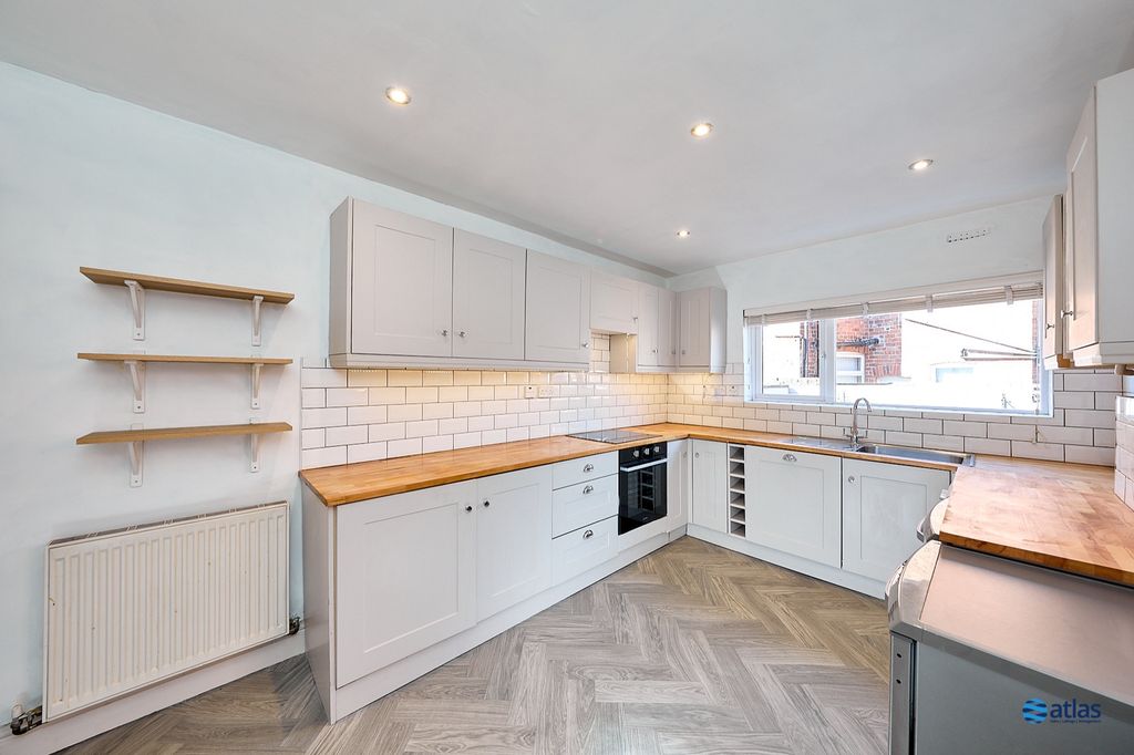 Property photo 3 of 16 Kitchen