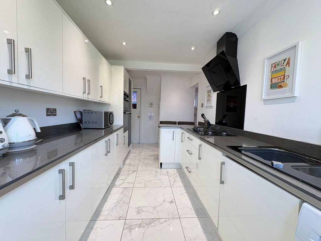 Property photo 3 of 38
