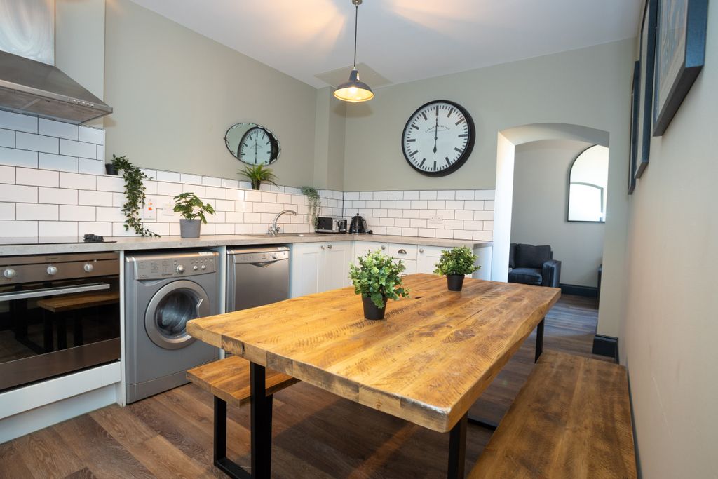 Property photo 3 of 11 Photo 2