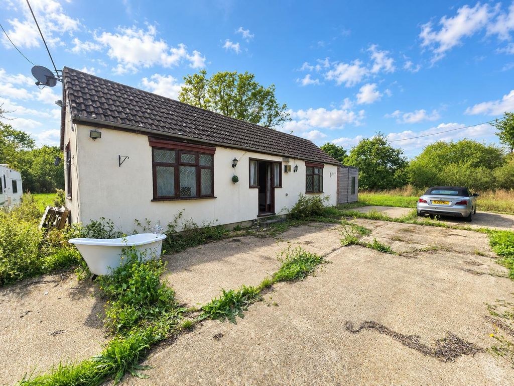 Property photo 2 of 8 Bungalow