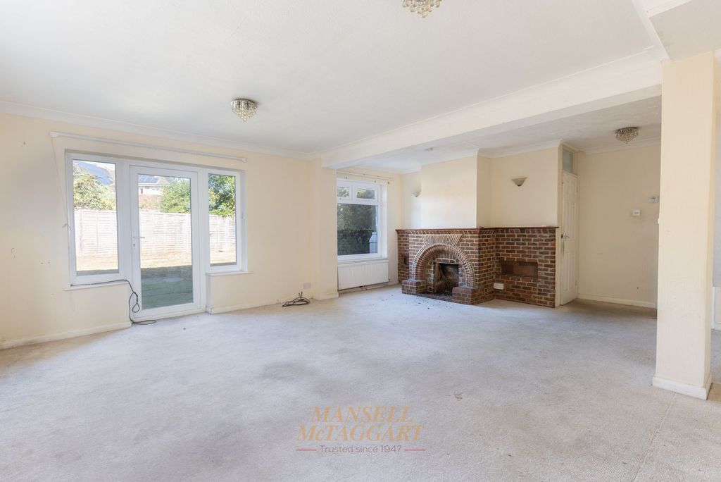 Property photo 2 of 27