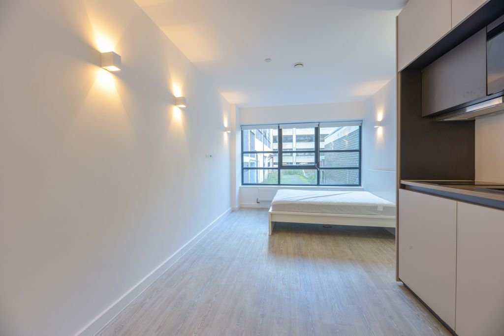 Property photo 3 of 8 Photo 10