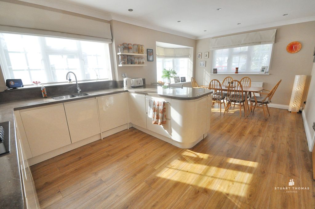 Property photo 2 of 26