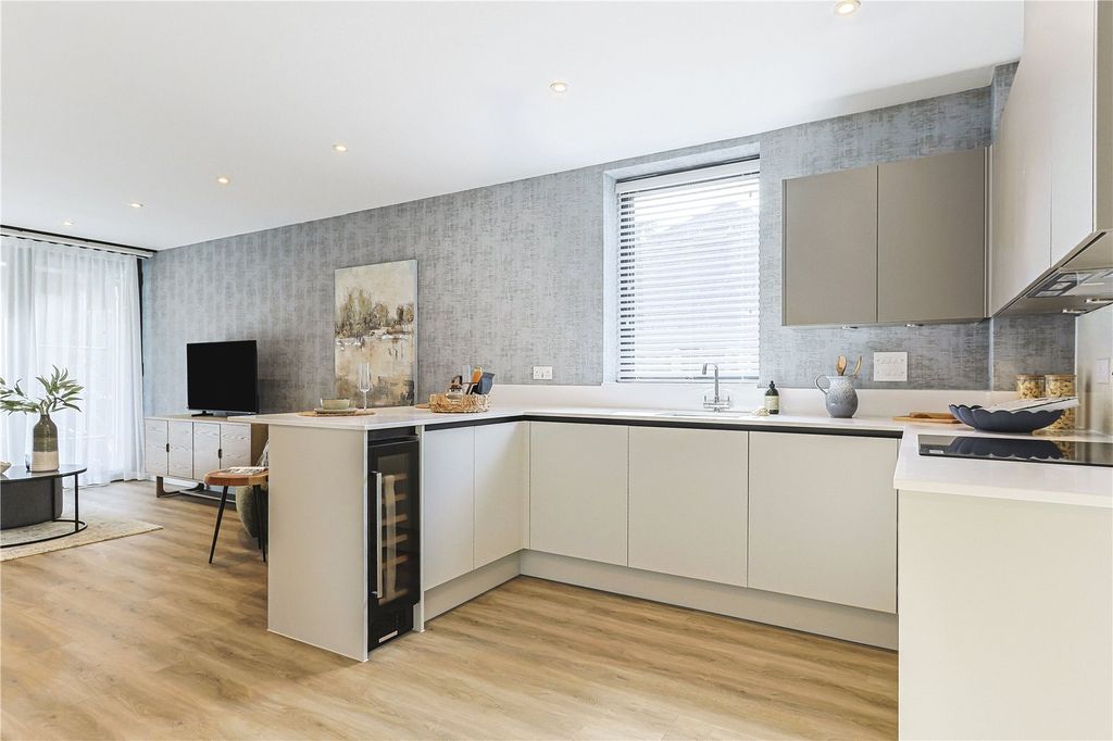 Property photo 3 of 17 Kitchen