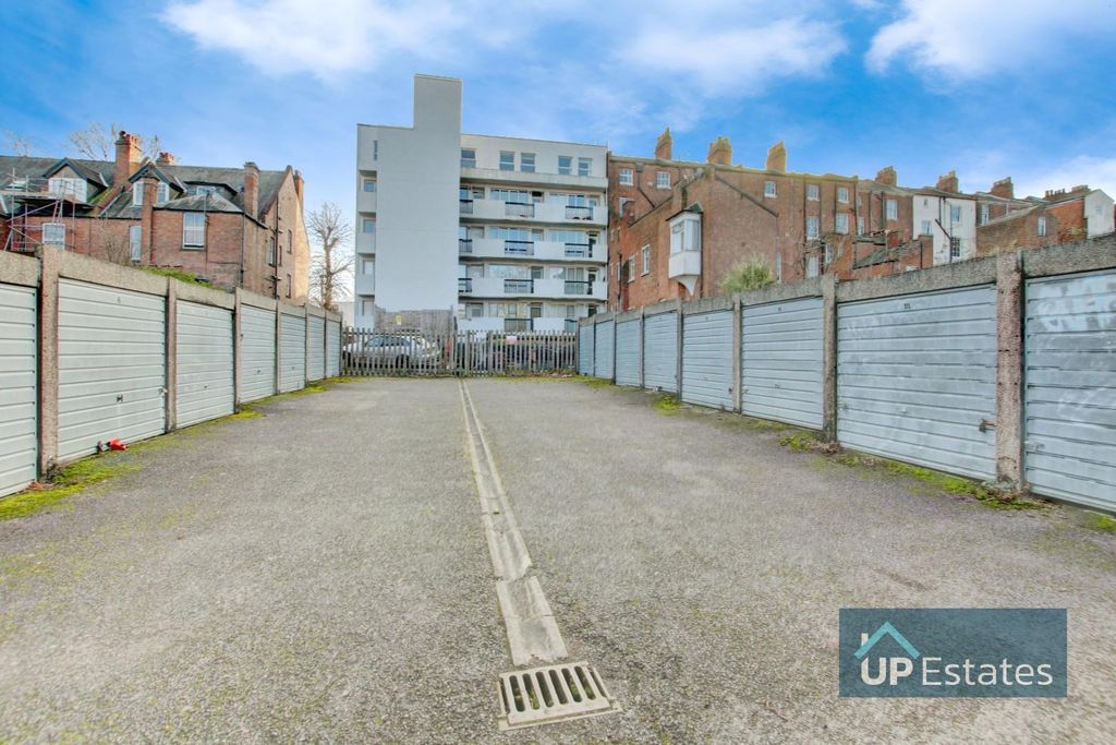 Property photo 1 of 2