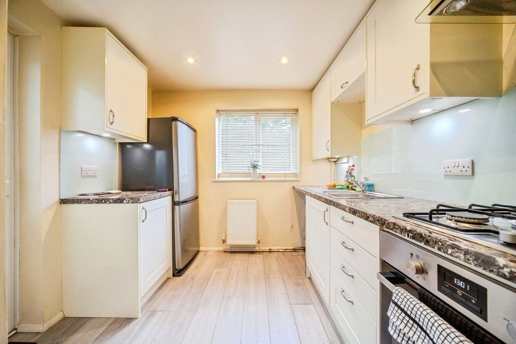 Property photo 2 of 10 Pbox-Img.Jpg
