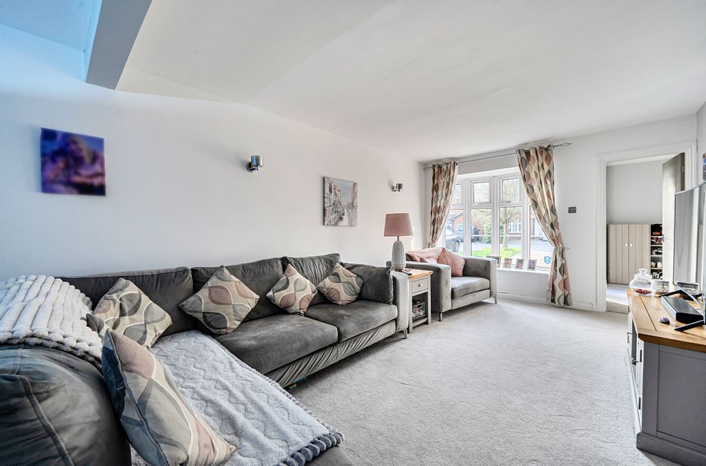 Property photo 3 of 21 1432880-25-69c175...