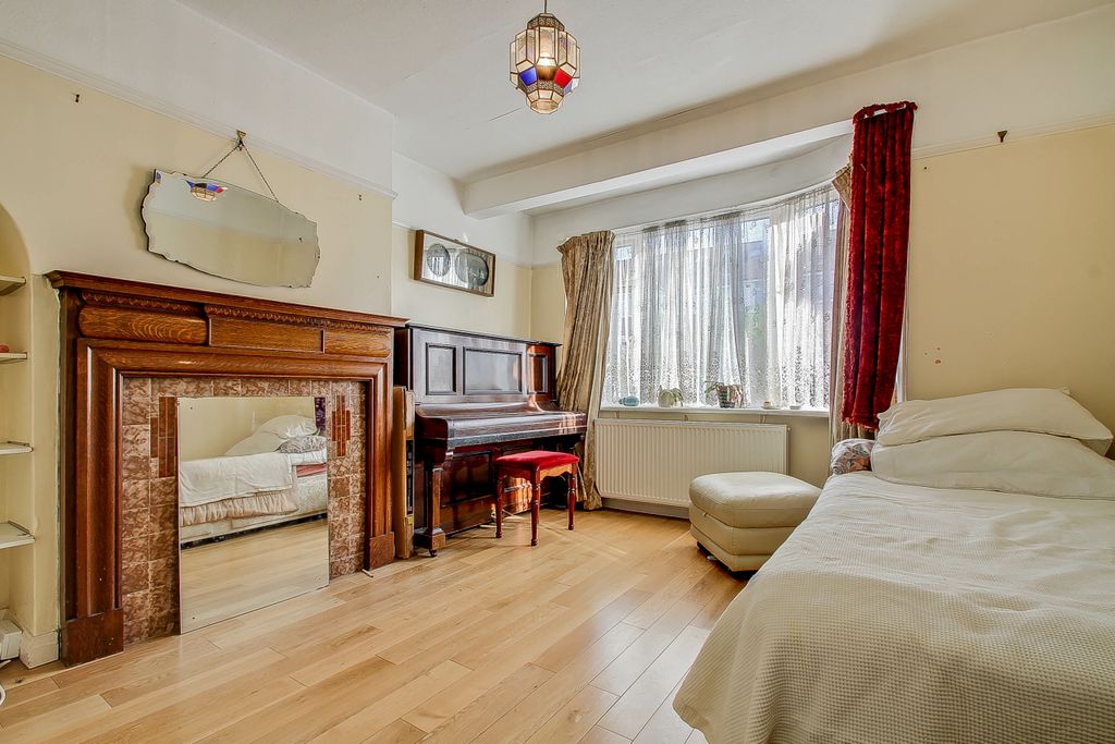 Property photo 2 of 12