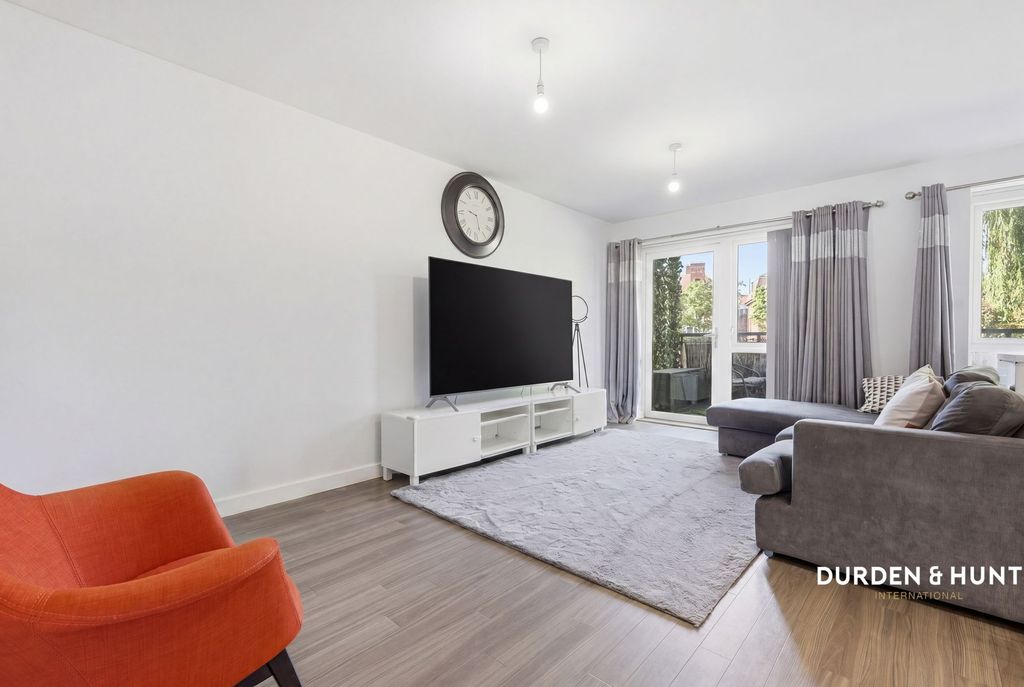 Property photo 2 of 20