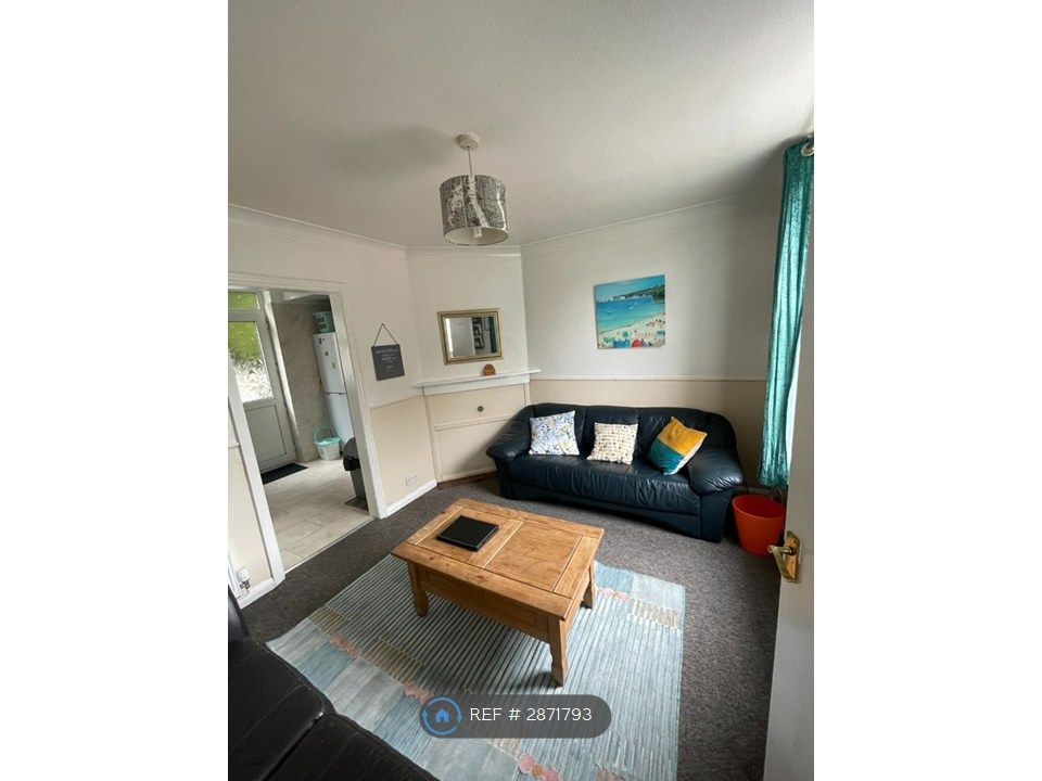 Property photo 3 of 19 Living Room Picture 1