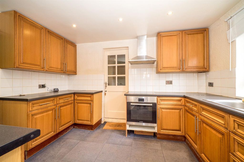 Property photo 3 of 21 Kitchen