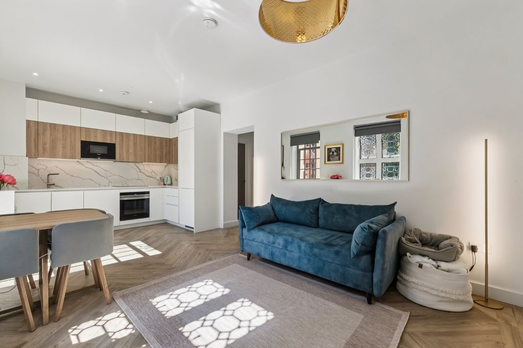 Property photo 3 of 12