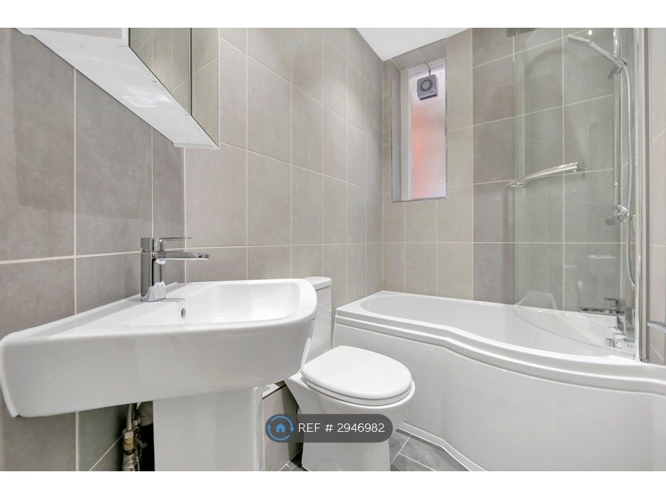 Property photo 3 of 7 Bathroom