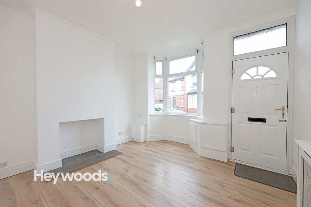 Property photo 2 of 27