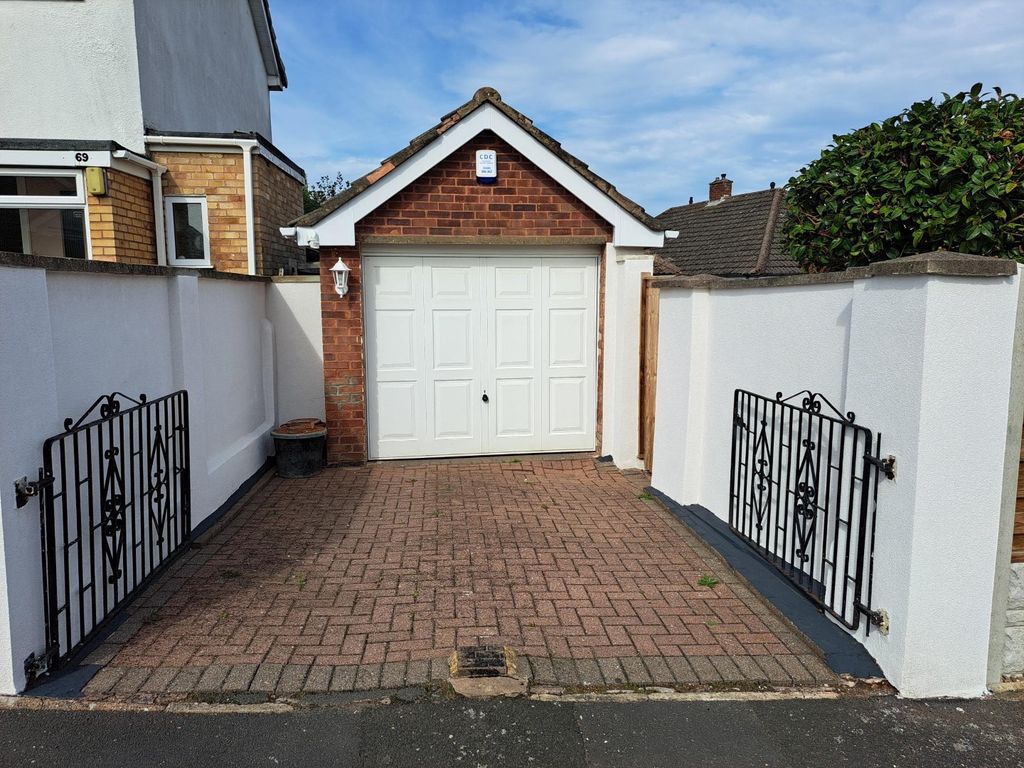 Property photo 2 of 17