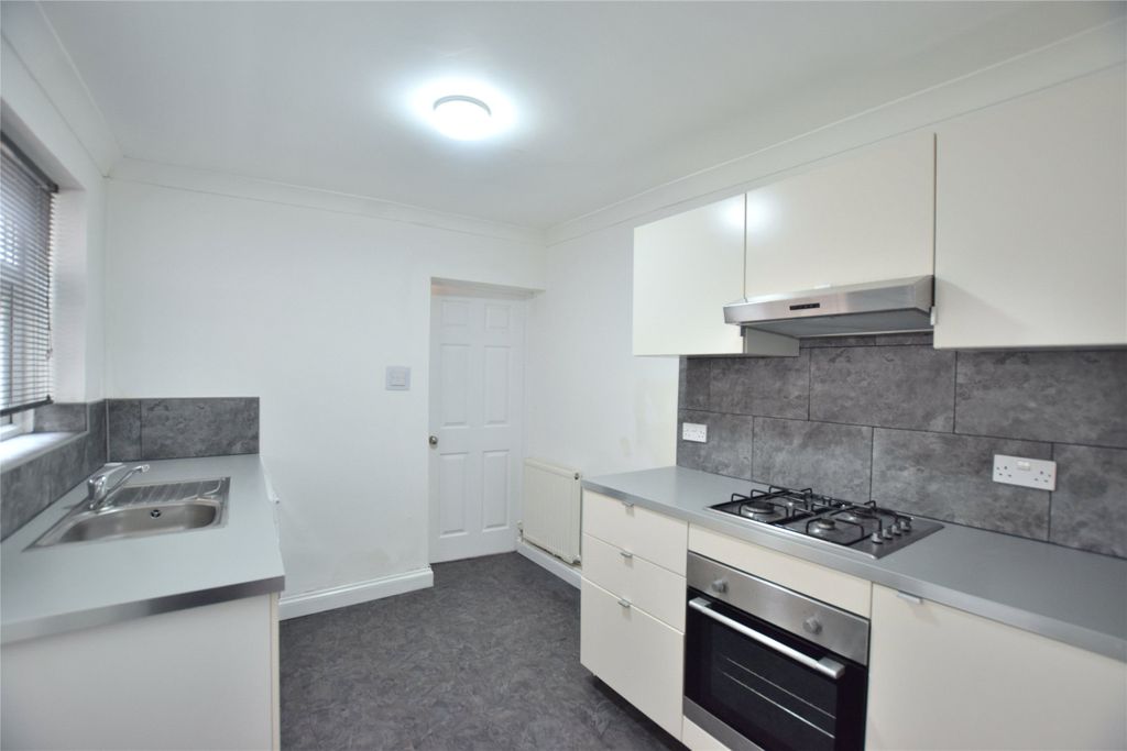 Property photo 3 of 7 Kitchen
