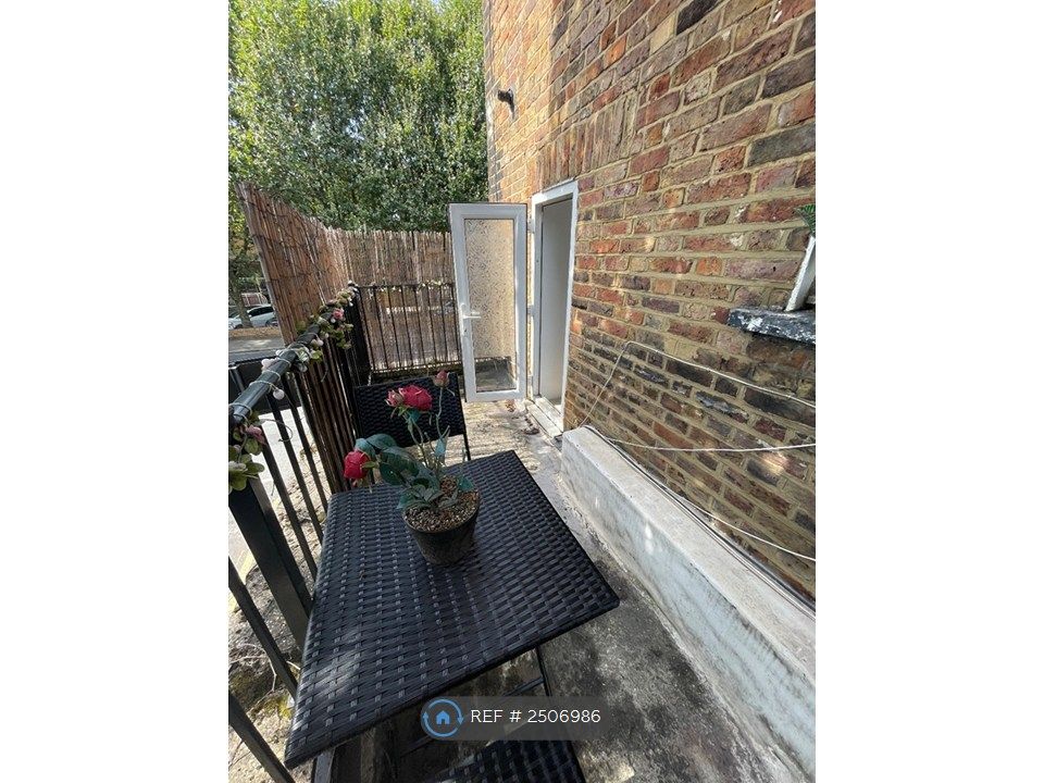 Property photo 2 of 28 Roof Terrace