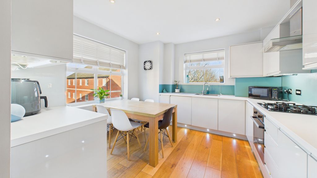 Property photo 2 of 12 Cam04968G0-Pr0083-Still009