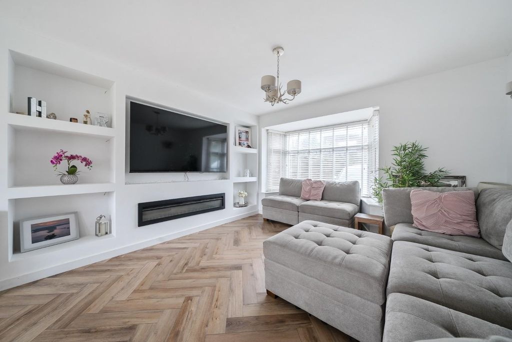 Property photo 3 of 25 1382434-12-692883B941B46.Jpg