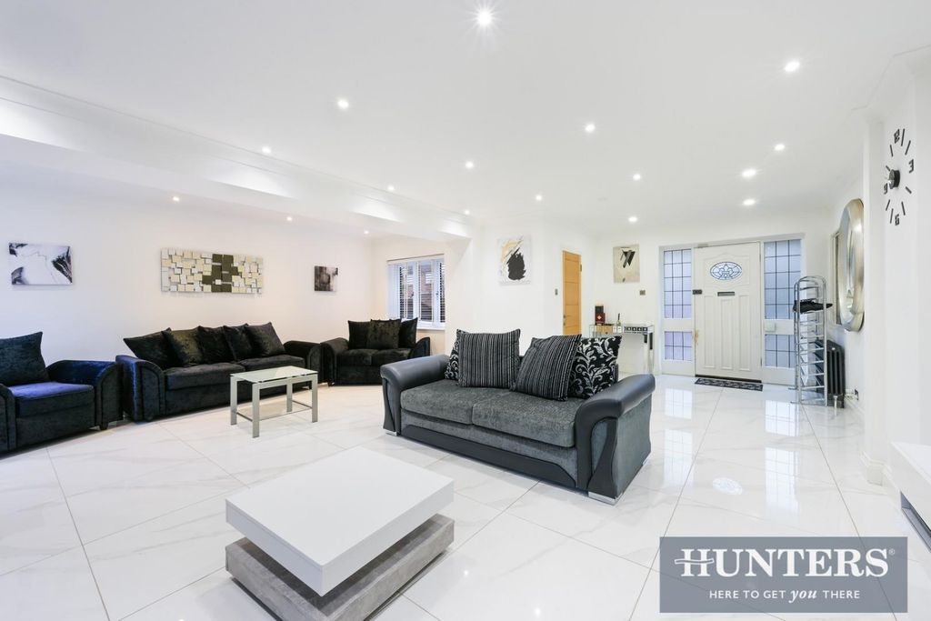 Property photo 3 of 20 Roseberry Road,  (2).Jpg